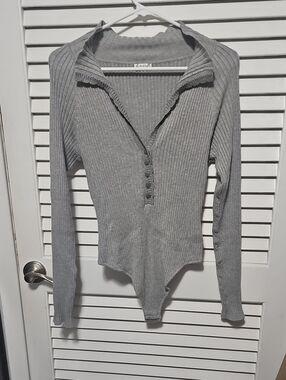 Ribbed Long-Sleeve Henley Bodysuit - Light Gray